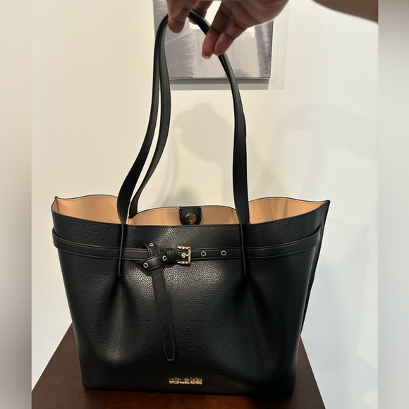 🖤 Michael Kors Tote Bag 🖤 - Picture 2 of 7